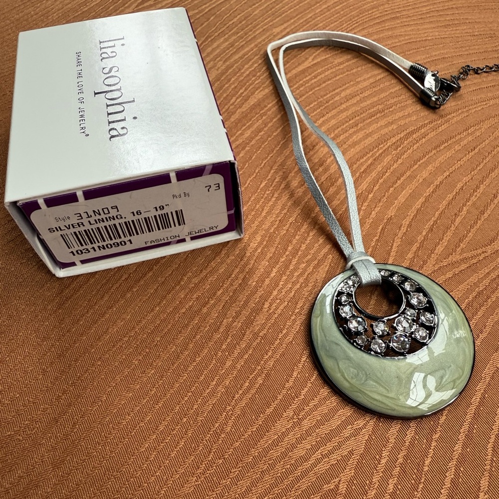 NIB Lia Sophia “Silver Lining” necklace